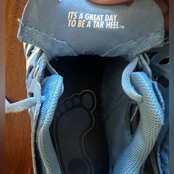 Nike UNC Chapel hill tennis shoes ๐ March Madness ๐ Final Four ๐ Sweet 16 ๐ - Picture 4 of 5